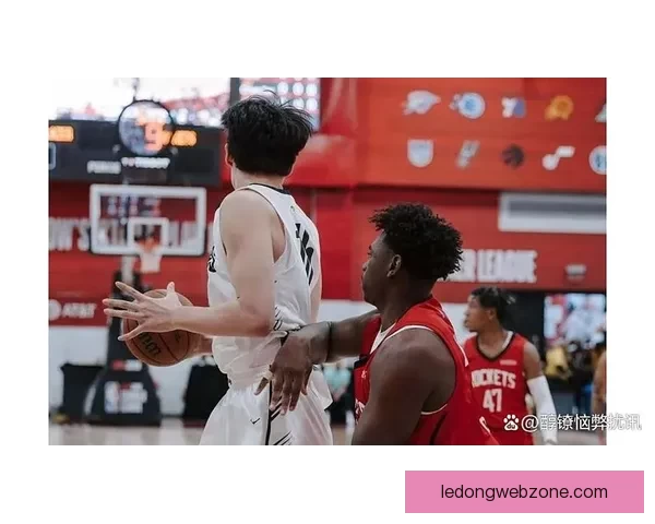 开拓者全家福定格克林根C位杨瀚森紧随昔日老大角落利拉德